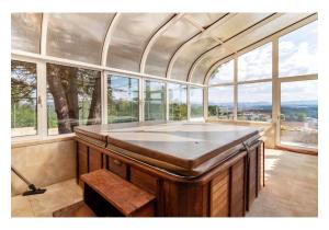 Detached 8 Bedroom Home