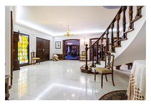 Detached 8 Bedroom Home