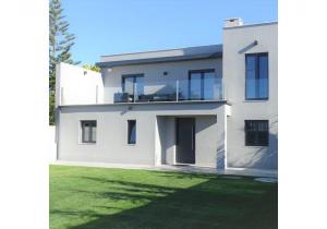 Contemporary villa for sale in Lisbon, Portugal