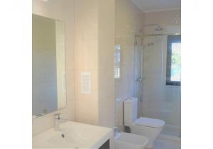 Contemporary villa for sale in Lisbon, Portugal