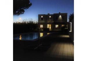 Contemporary villa for sale in Lisbon, Portugal