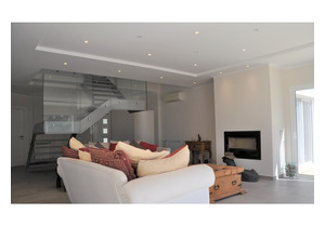 Located close to stunning beaches and the beautiful town of Alvor.