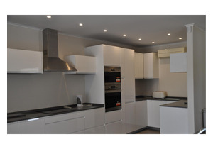 Located close to stunning beaches and the beautiful town of Alvor.