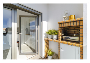 Three-bedroom apartment near the sea
