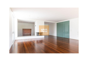 Luxury 4 bedroom apartment in Porto