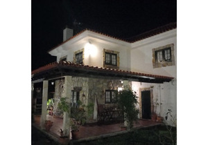 Rustic villa for sale in Romarigães!