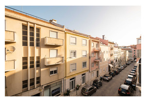 Bright 2-bedroom apartment for sale in Lisbon