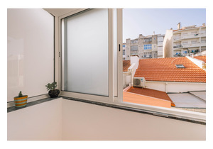 Bright 2-bedroom apartment for sale in Lisbon