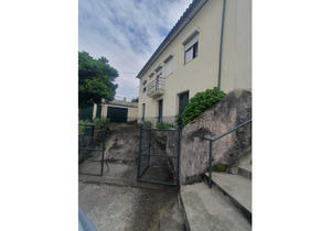 3 bedroom village house with a garage and annexes in central portugal