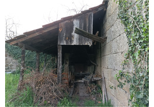 Granite stoned 4 bedroom house to be renovated in central Portugal