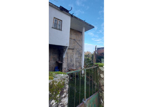 Granite stoned village house with 3 bedrooms and a garage to be renovated