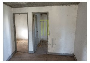 2 bedrrom village house to be restored in central Portugal