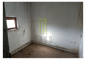 2 bedrrom village house to be restored in central Portugal