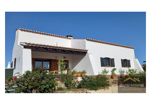 3 Bed Farmhouse With 9500m2 In Budens West Algarve
