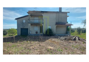 4 bedroom house ready to move into with 3,564 m2 of land