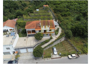 8 bedroom detached house in São Sebastião da Feira 5 minutes from the river beach