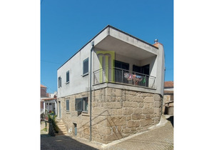 3 bedroom detached house ready to move into and semi furnished