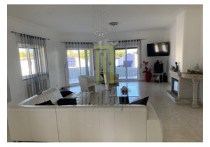 5 bedroom detached house, ready to move into and semi-furnished