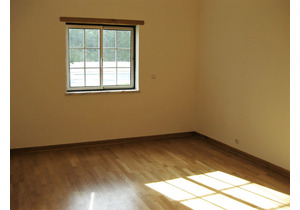 Stunning modern 3 bed apartment in private gated complex