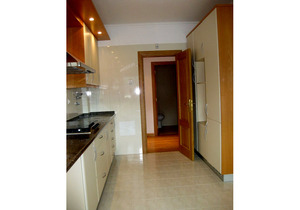 Stunning modern 3 bed apartment in private gated complex