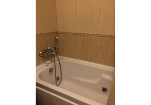 Stunning modern 3 bed apartment in private gated complex