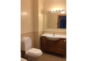 Stunning modern 3 bed apartment in private gated complex