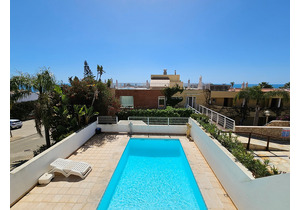 Semi Detached Sea View Townhouse  /  Moradia geminada Vista Mar