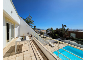 Semi Detached Sea View Townhouse  /  Moradia geminada Vista Mar