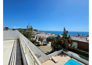 Semi Detached Sea View Townhouse  /  Moradia geminada Vista Mar