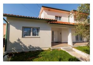 Detached 4-bedroom house in Gândara dos Olivais, Leiria.