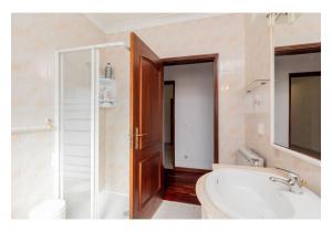 Detached 4-bedroom house in Gândara dos Olivais, Leiria.
