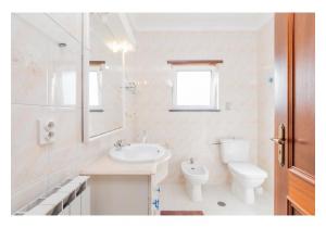 Detached 4-bedroom house in Gândara dos Olivais, Leiria.