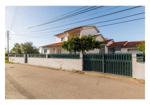 Detached 4-bedroom house in Gândara dos Olivais, Leiria.