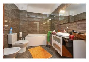 3 bed semi-detached house in private gated complex with pool