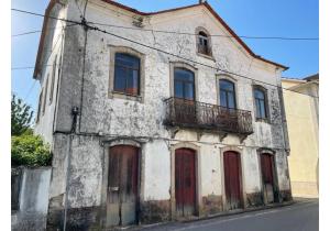 Bank Property, Detached House to Renovate