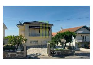 5 bedroom house ready to move into