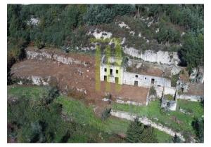 Farm with 2 granite stoned houses in ruins to be rebuilt