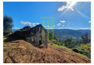 Farm with 2 granite stoned houses in ruins to be rebuilt