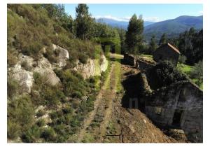 Farm with 2 granite stoned houses in ruins to be rebuilt