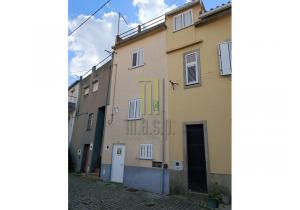 Village house with 1 bedroom, ready to move into in Vila Pouca da Beira