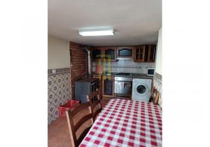 Village house with 1 bedroom, ready to move into in Vila Pouca da Beira