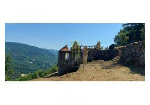 Farm Cortinhais with 14,500 m2 of land with a granite stoned ruin to be renovated