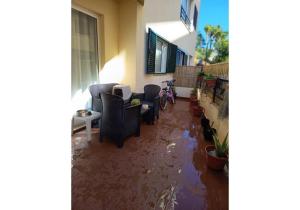 Spacious 2-bedroom apartment on the ground floor for sale in Santa Cruz, Madeira