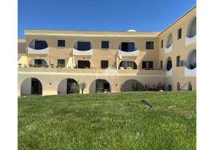 Renovated 1-Bedroom Apartment with Sea View and Garage in Carvoeiro, Algarve